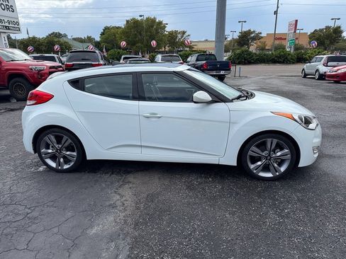 Used 2016 Hyundai Veloster w/ Option Group 02 FWD image 9
