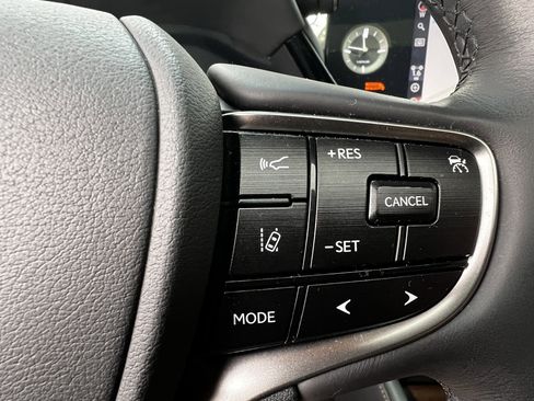 Used 2022 Lexus ES 300h Ultra Luxury image 21