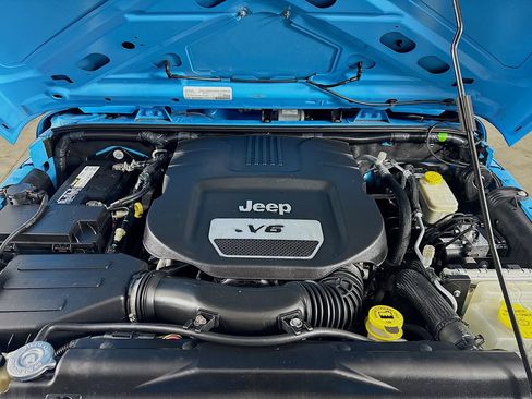 Used 2017 Jeep Wrangler Unlimited Sport w/ Connectivity Group AWD/4WD image 27