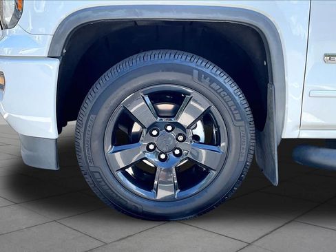 Used 2017 GMC Sierra 1500 SLE w/ SLE Value Package AWD/4WD image 11