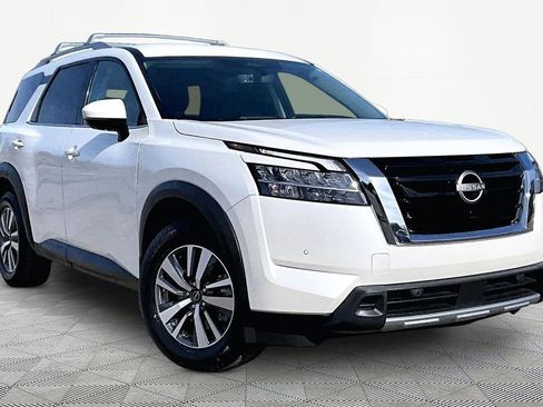 Used 2024 Nissan Pathfinder SL image 12