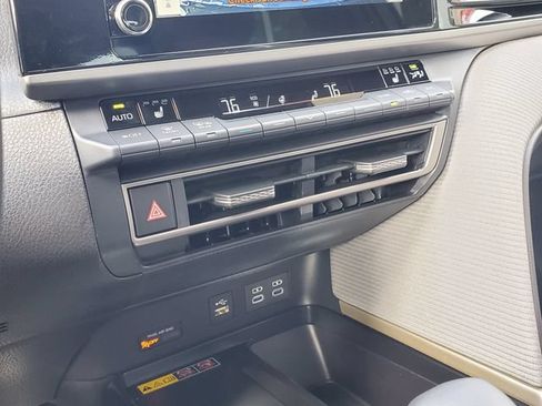 Used 2026 Toyota Camry SE FWD image 32