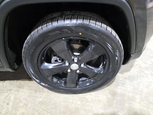 Used 2014 Jeep Grand Cherokee Limited AWD/4WD image 19