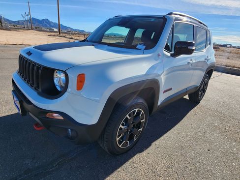 Used 2023 Jeep Renegade Trailhawk image 3