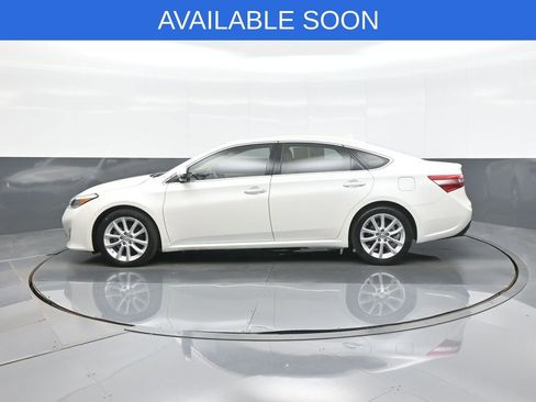 Used 2013 Toyota Avalon Limited FWD image 4