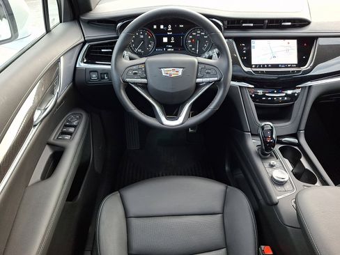 Used 2025 Cadillac XT6 Sport w/ Technology Package image 12