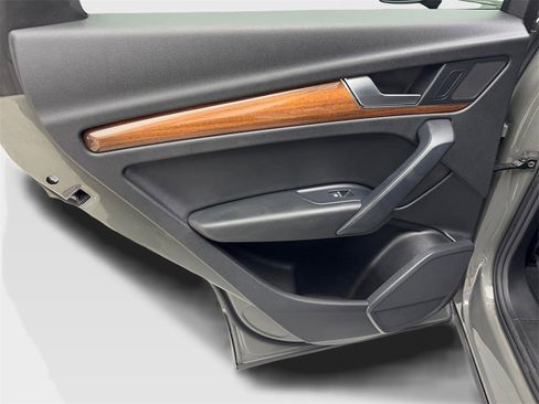 Used 2023 Audi Q5 2.0T Premium w/ Convenience Package image 38