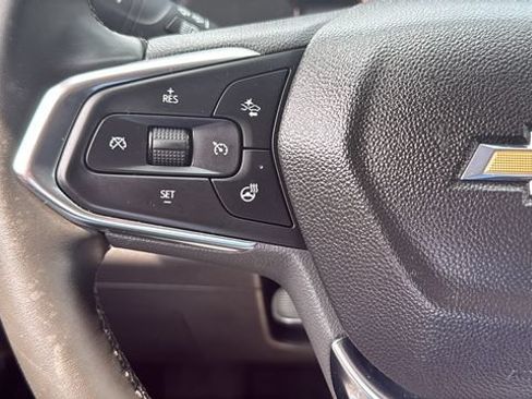 Used 2025 Chevrolet Trax LT w/ LT Convenience Package FWD image 17