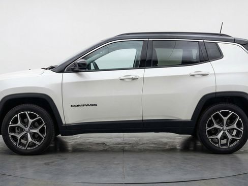 Used 2025 Jeep Compass Limited image 5