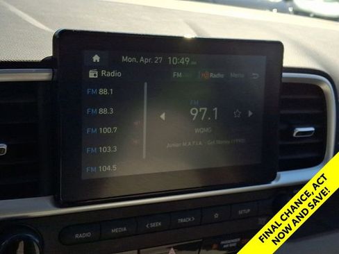 Certified 2025 Hyundai Venue SEL FWD image 19