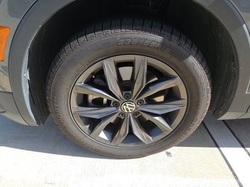 Used 2023 Volkswagen Tiguan SE image 10