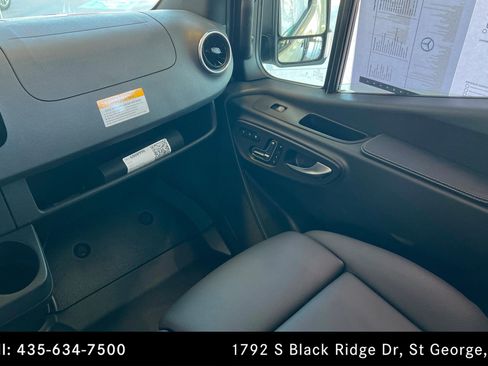 Used 2025 Mercedes-Benz Sprinter 2500 image 7