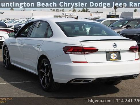 Used 2020 Volkswagen Passat 2.0T R-Line image 3
