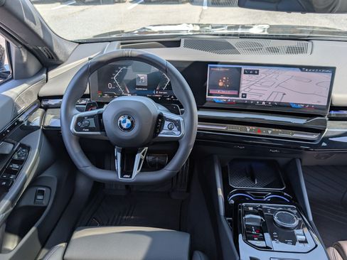 Used 2026 BMW 530i xDrive w/ M Sport Package AWD/4WD image 17