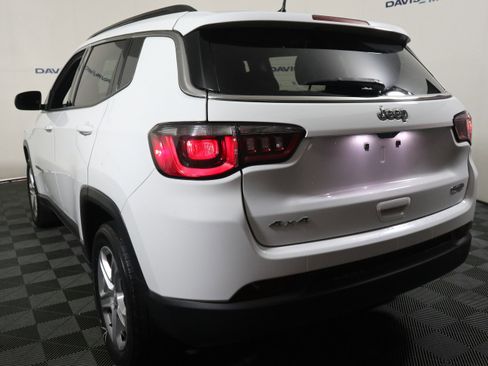 Used 2023 Jeep Compass Latitude w/ Convenience Group image 9