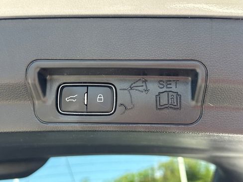 Used 2021 Ford Explorer XLT w/ Equipment Group 202A AWD/4WD image 28