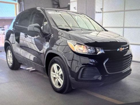Used 2020 Chevrolet Trax LS w/ Tint and Cruise Package FWD image 17