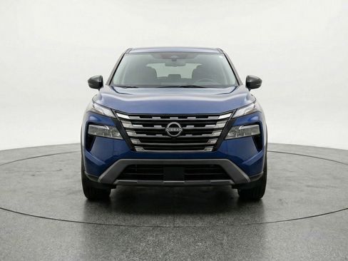Used 2025 Nissan Rogue SV AWD/4WD image 2