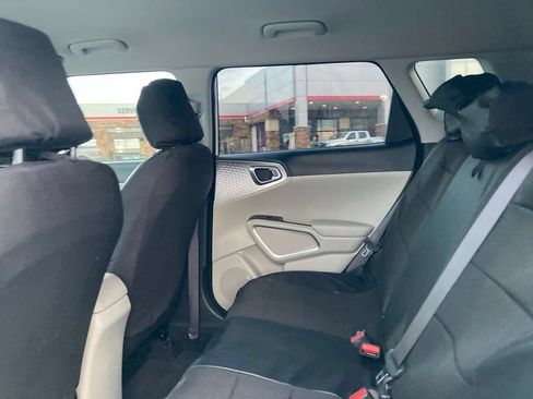 Used 2021 Kia Soul LX FWD image 11