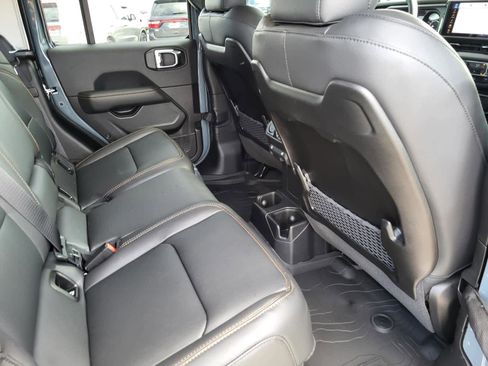 New 2025 Jeep Gladiator Sport image 11