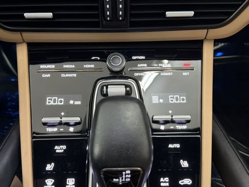 Used 2022 Porsche Cayenne Platinum Edition AWD/4WD image 17