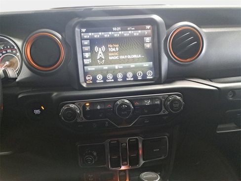 Certified 2022 Jeep Gladiator Mojave w/ Cold Weather Group image 19