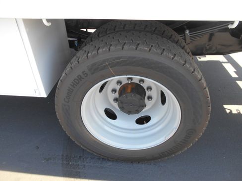 New 2025 Ford F550 4x4 Regular Cab Super Duty image 34