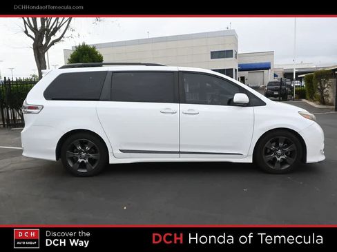 Used 2016 Toyota Sienna SE Premium image 5