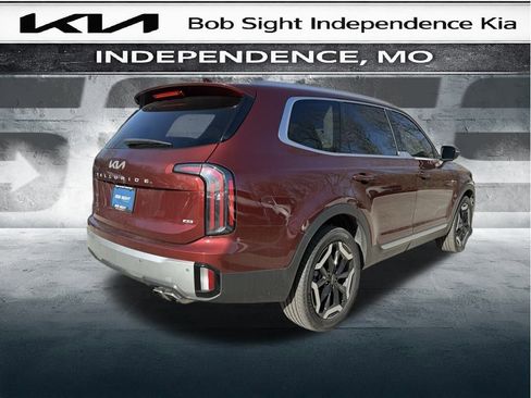 Certified 2023 Kia Telluride EX w/ EX Captain's Chair Package image 19