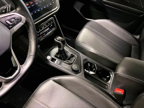 Used 2024 Volkswagen Tiguan SE image 21