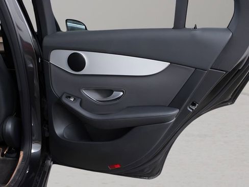 Used 2021 Mercedes-Benz GLC 300 image 11