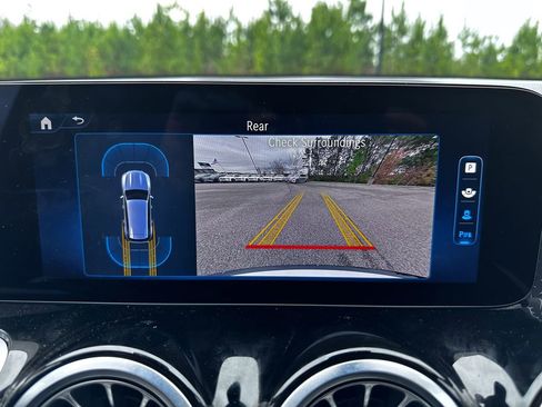 Used 2025 Mercedes-Benz GLB 250 4MATIC image 10