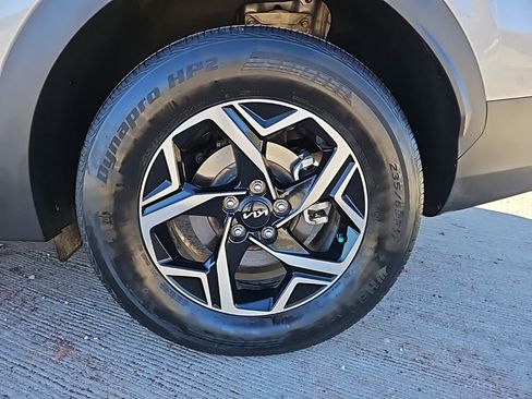 Used 2024 Kia Sportage LX image 9