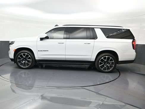 Used 2024 Chevrolet Suburban RST w/ Luxury Package RWD image 2
