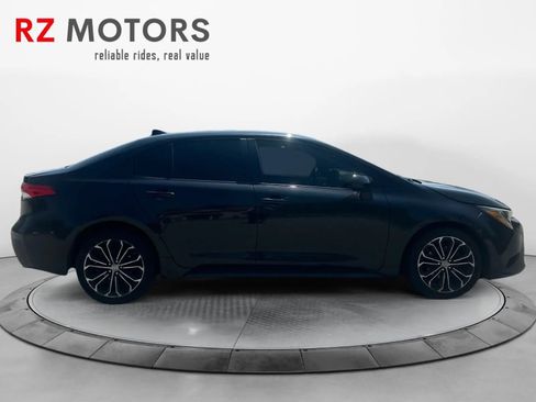 Used 2021 Toyota Corolla LE FWD image 3