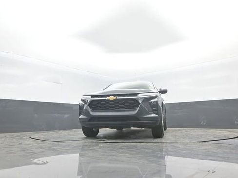 Used 2025 Chevrolet Trax LS w/ LS Convenience Package FWD image 24