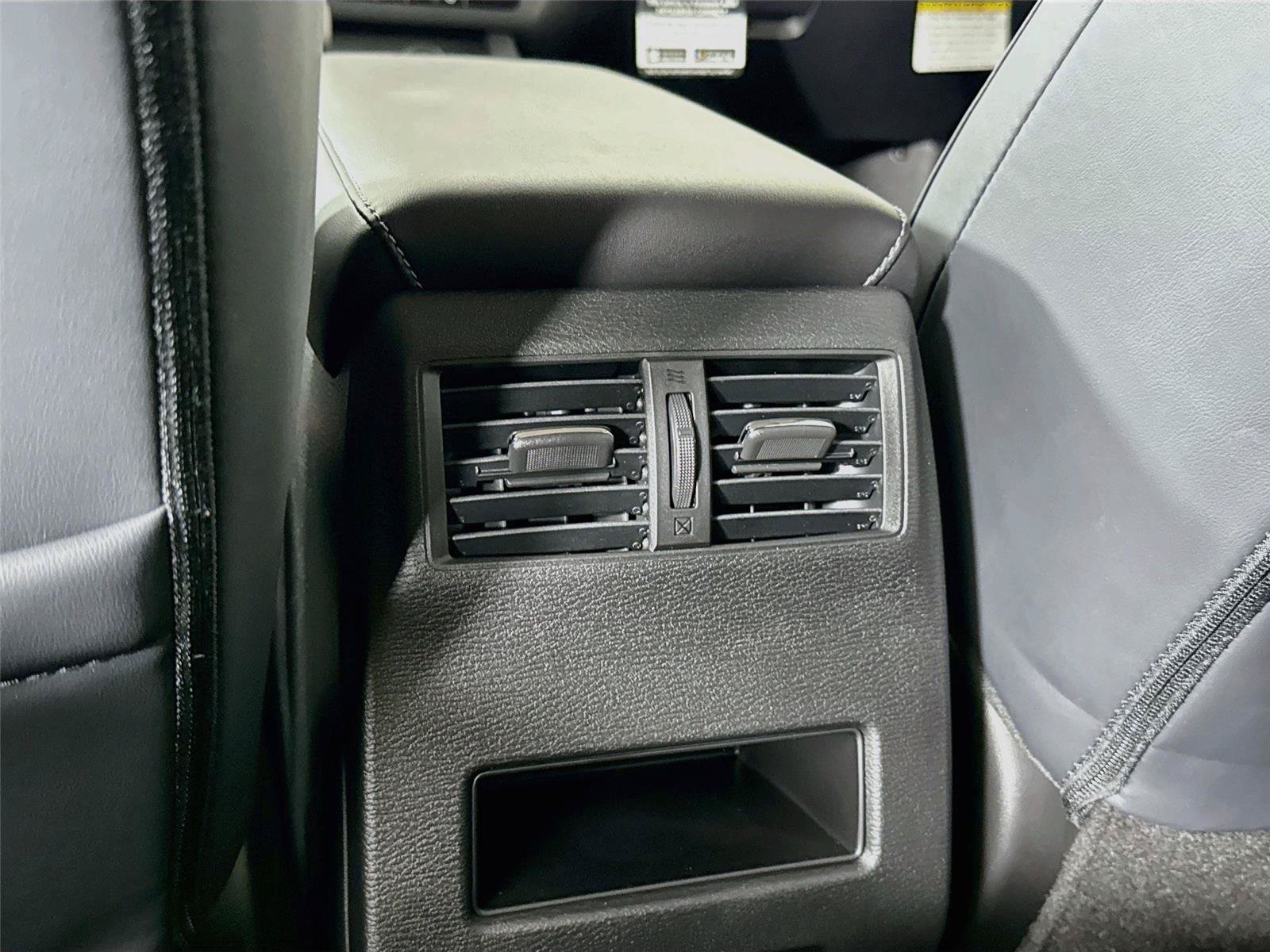 New 2026 Mitsubishi Outlander SE FWD image 16