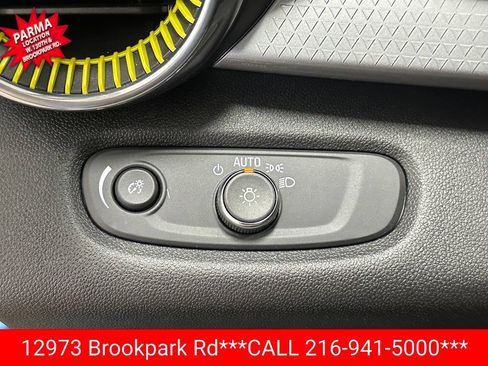 Used 2025 Chevrolet Trax LT FWD image 10