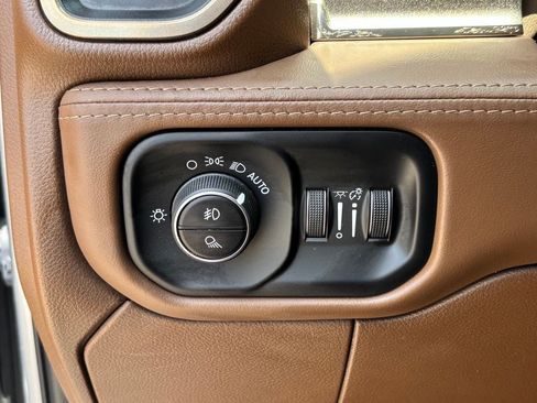 Used 2022 RAM 2500 Limited AWD/4WD image 27