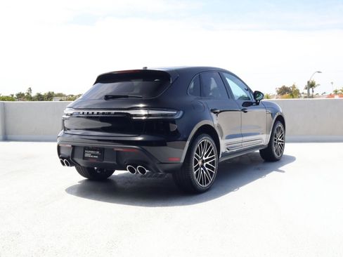 Certified 2025 Porsche Macan AWD/4WD image 9