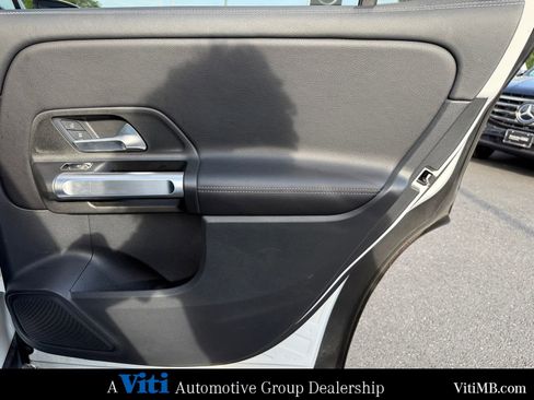 Used 2022 Mercedes-Benz GLB 250 4MATIC image 25