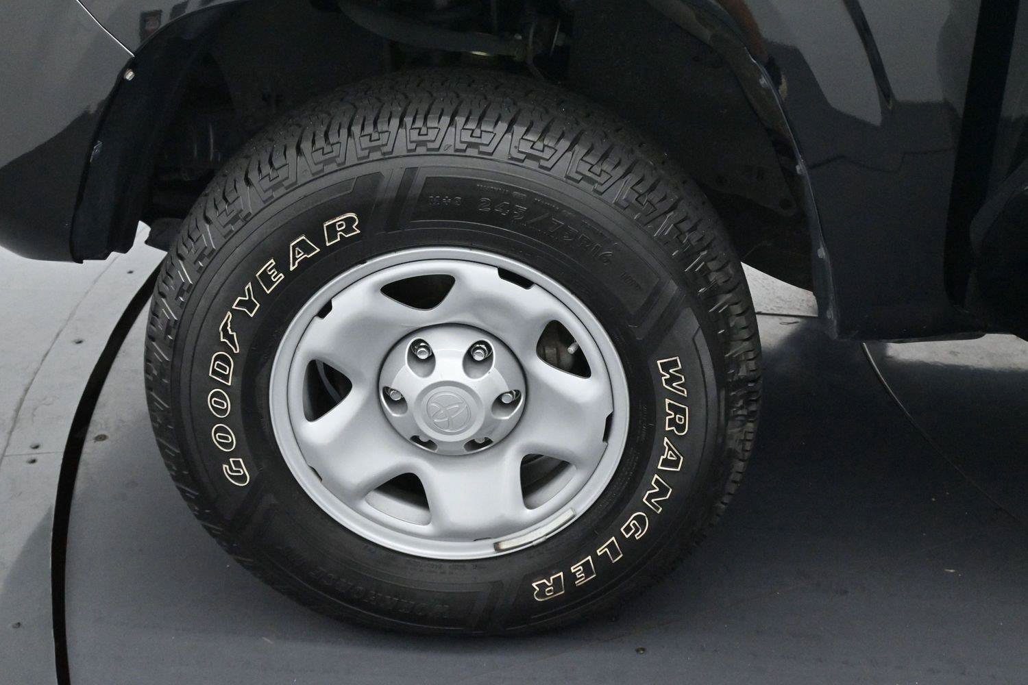Used 2023 Toyota Tacoma SR w/ SR Convenience Package RWD image 31