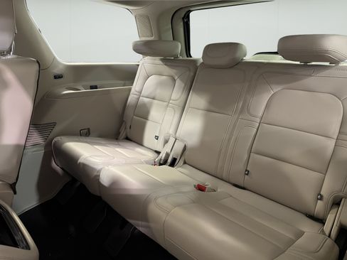 Used 2020 Lincoln Navigator Reserve w/ Luxury Package RWD image 12