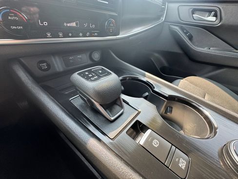 Used 2025 Nissan Rogue SV AWD/4WD image 27