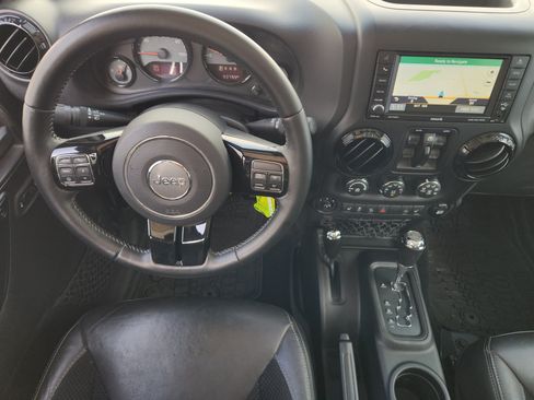 Used 2017 Jeep Wrangler Unlimited Sahara AWD/4WD image 26