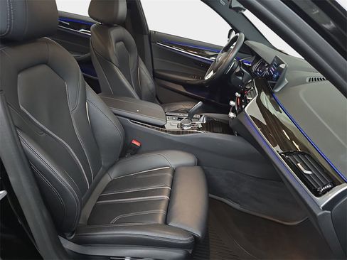 Used 2018 BMW 530e xDrive image 10