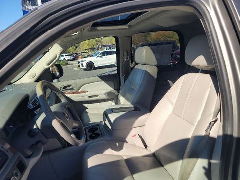 Used 2008 GMC Yukon SLT w/ SLT Preferred Equipment Group image 17