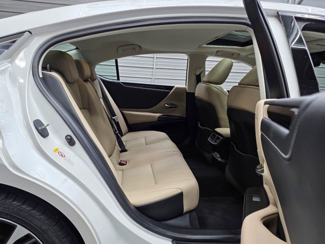 Used 2019 Lexus ES 350 w/ Premium Package FWD image 17