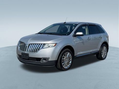 Used 2013 Lincoln MKX FWD image 3