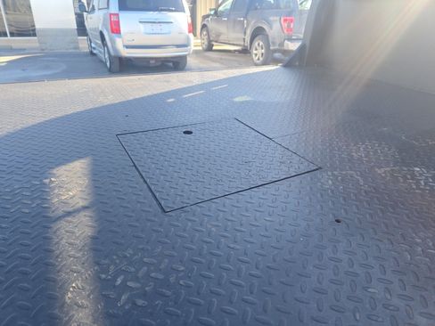 Used 2017 Ford F250 XL w/ Power Equipment Group image 9